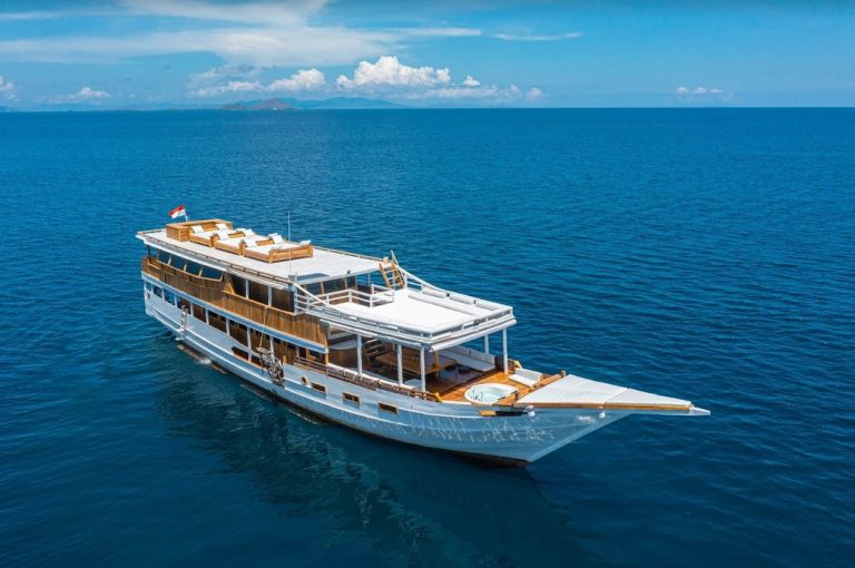 Chartering a Boat in Komodo: A 2026 Insider’s Guide (Part 9)