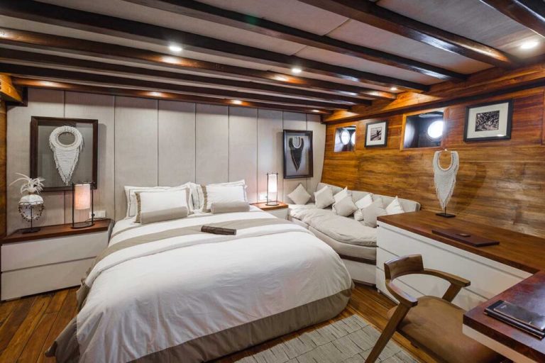 Komodo 3 Island Liveaboard Luxury Guide 2027: Top Features of Five-Star Phinisi Suites and Gourmet Dive Experiences