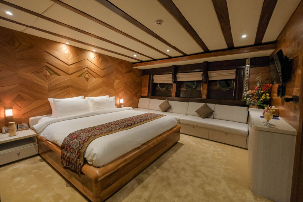 Komodo 3 Island Liveaboard Price vs. Value 2027: Analyzing USD 220/Day Budget Boats vs. USD 900/Day Luxury Vessels