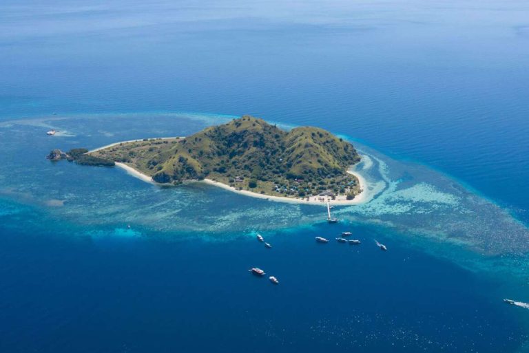 How Many Islands Do You Actually Visit on a Komodo Boat Tour?