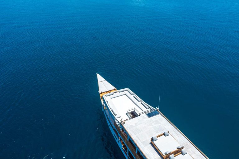 Choosing Your Komodo Phinisi Boat Charter in 2027: A Definitive Guide