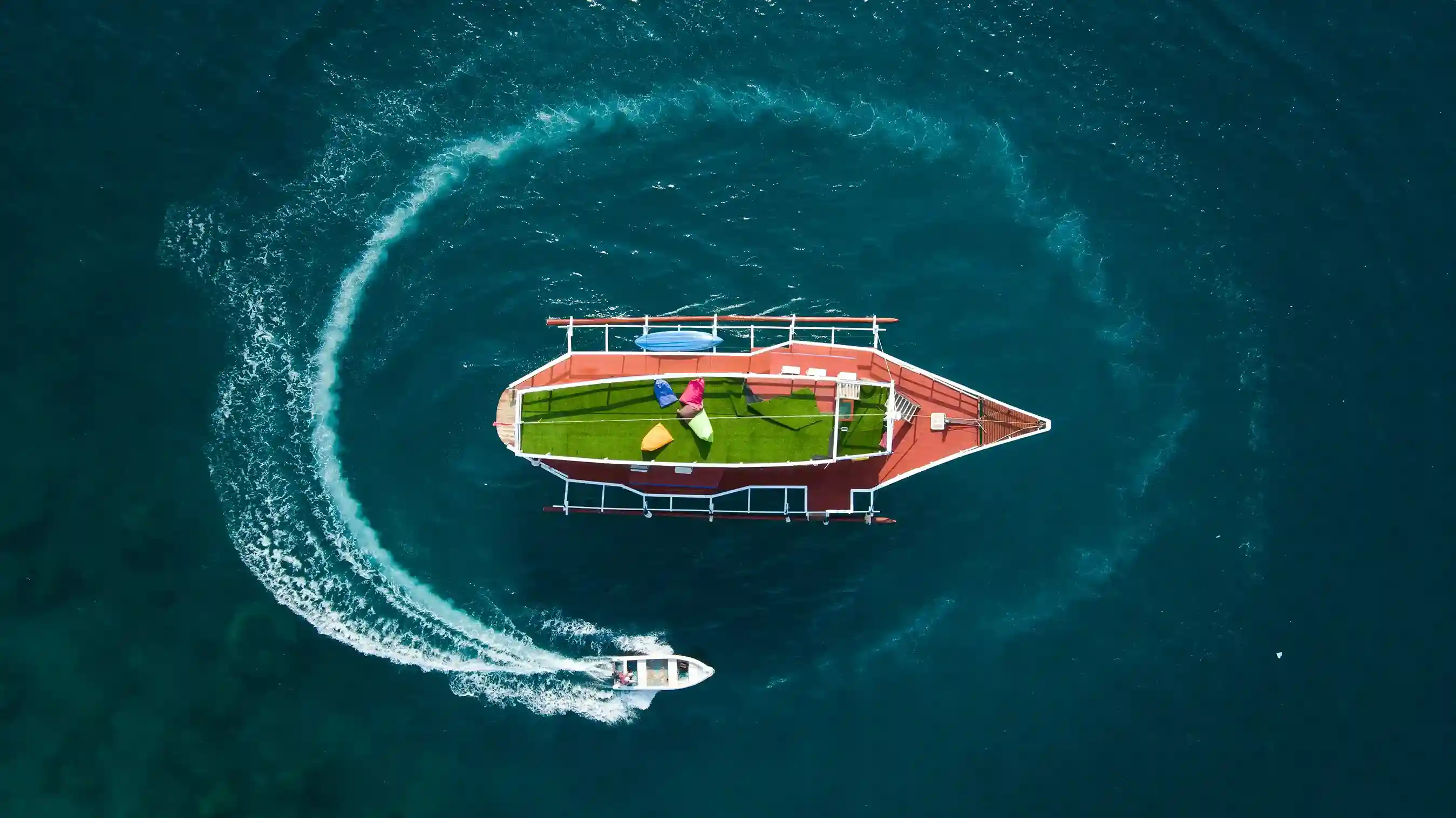 3 Island Liveaboard Exterior