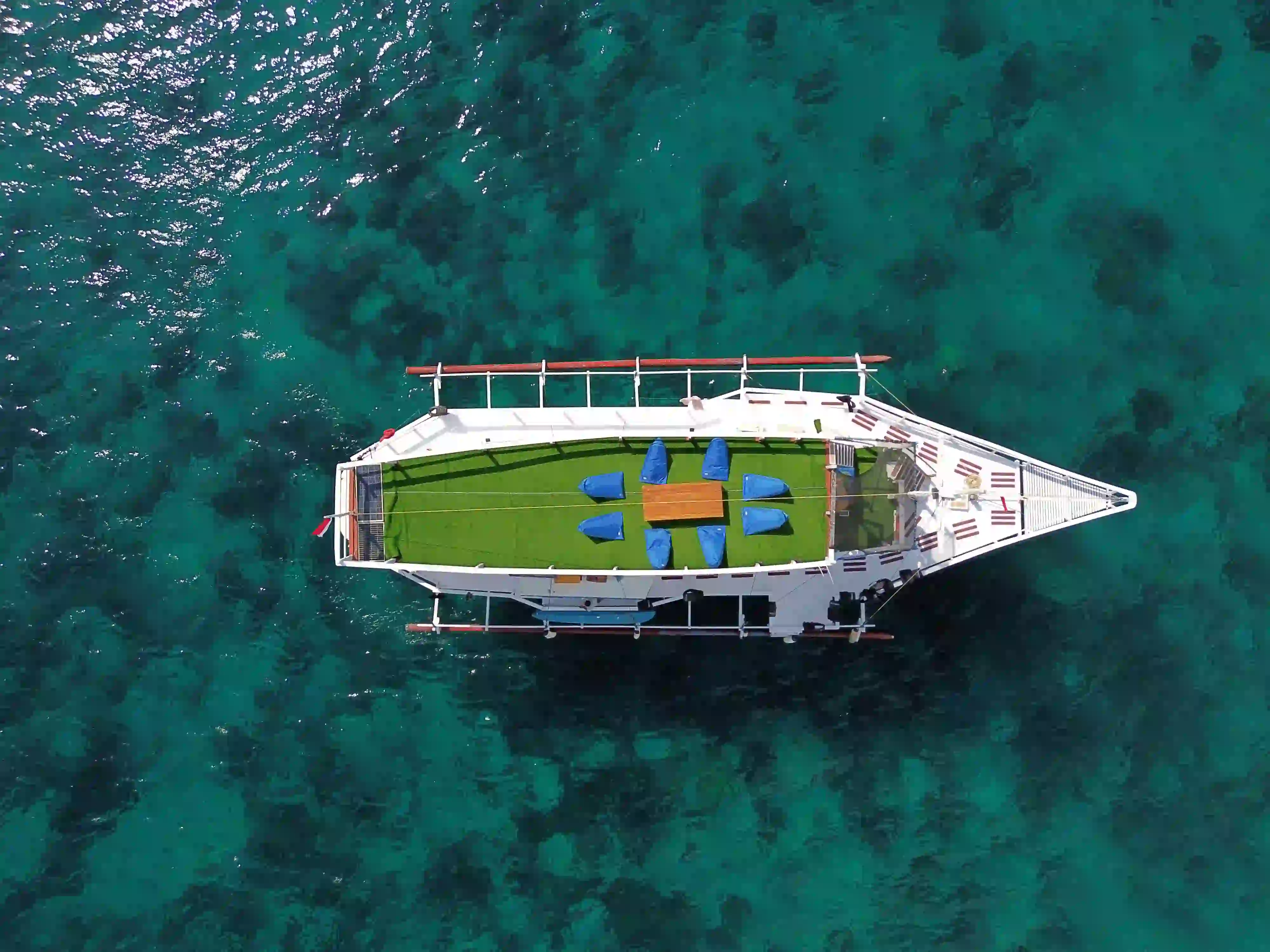 3 Island Liveaboard Exterior